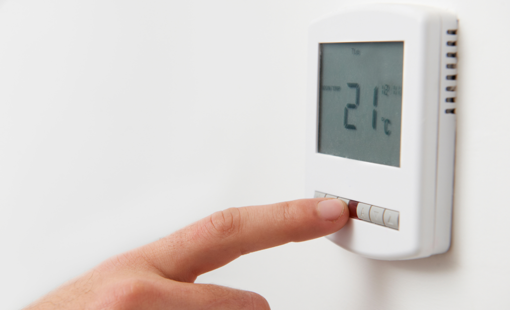 Comparativa de consumo eléctrico del termostato del aire acondicionado a diferentes temperaturas.